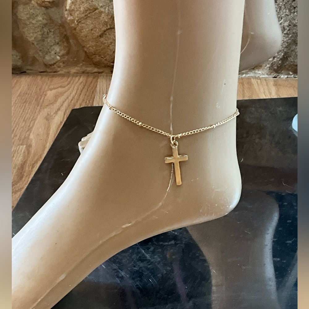 Stylish Gold Cross Charm Anklet - Picture 2 of 6